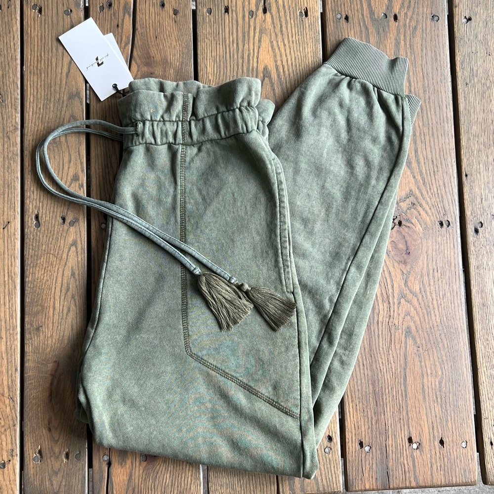 7 For All Mankind Joggers - Green Ruffle Sweatpants - Size Small